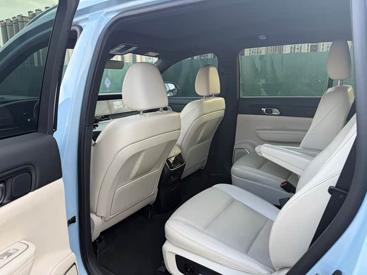 Фото 10 - LiXiang One