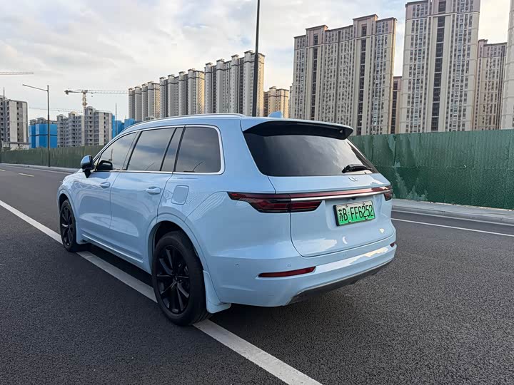 Фото 4 - LiXiang One