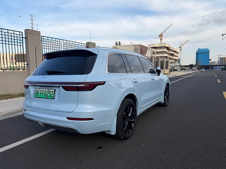 Фото 6 - LiXiang One