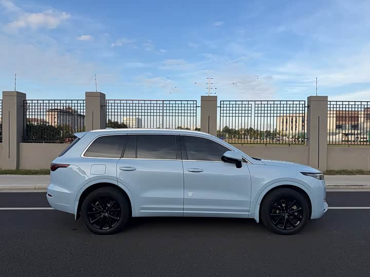 Фото 7 - LiXiang One