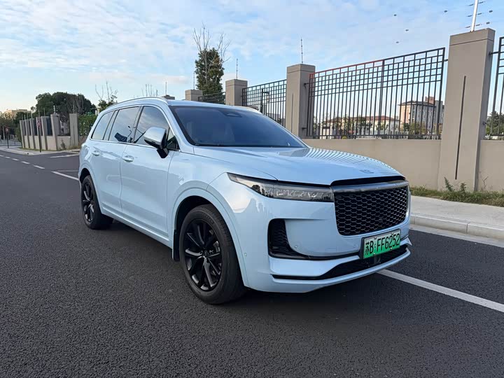 Фото 8 - LiXiang One