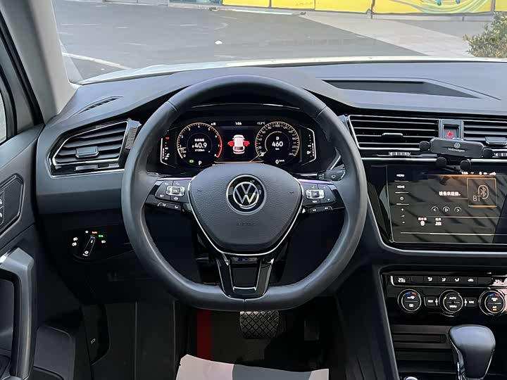 Фото 11 - Volkswagen Tiguan L Pro