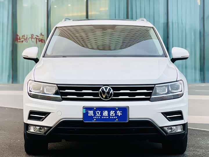Фото 2 - Volkswagen Tiguan L Pro