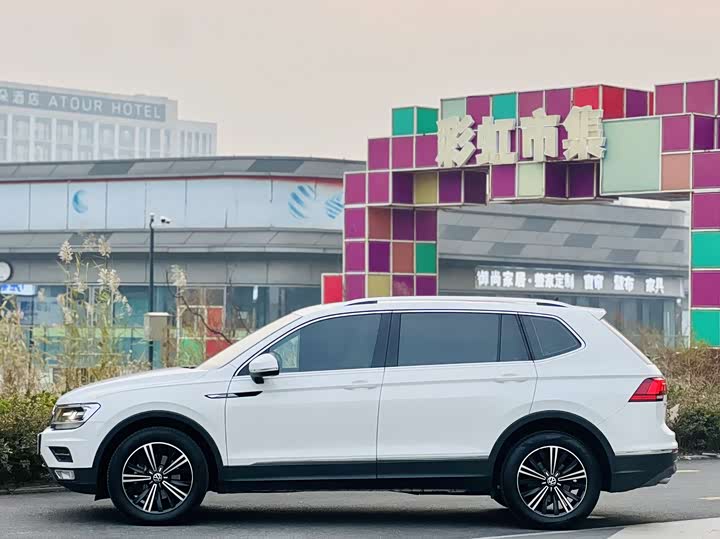 Фото 3 - Volkswagen Tiguan L Pro