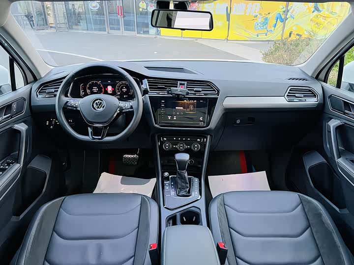 Фото 8 - Volkswagen Tiguan L Pro