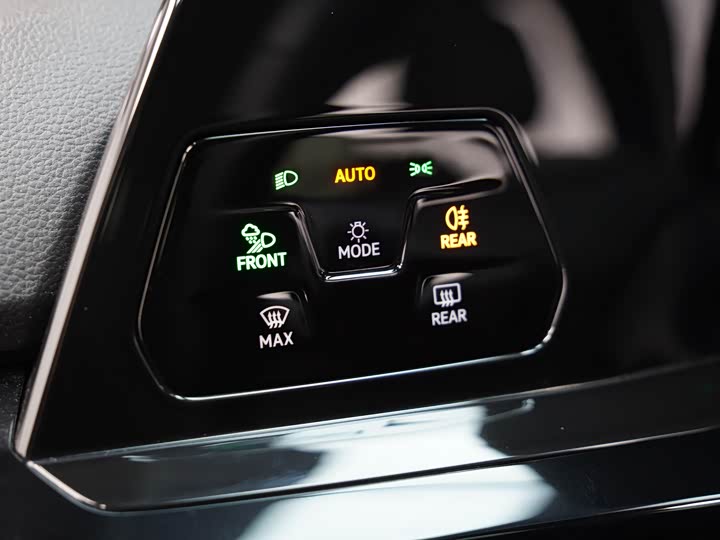 Фото 10 - Volkswagen Golf