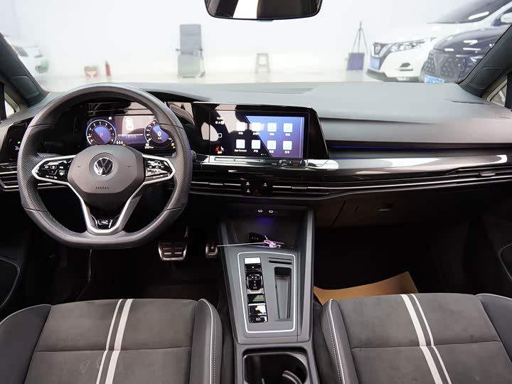 Фото 15 - Volkswagen Golf