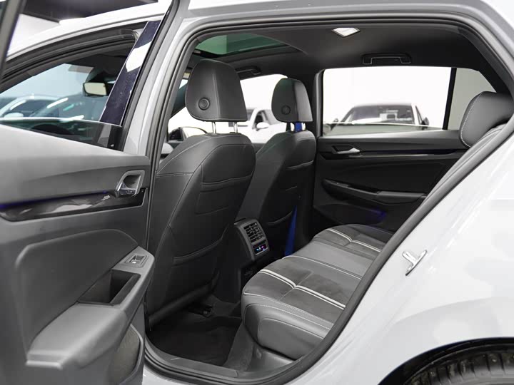 Фото 17 - Volkswagen Golf