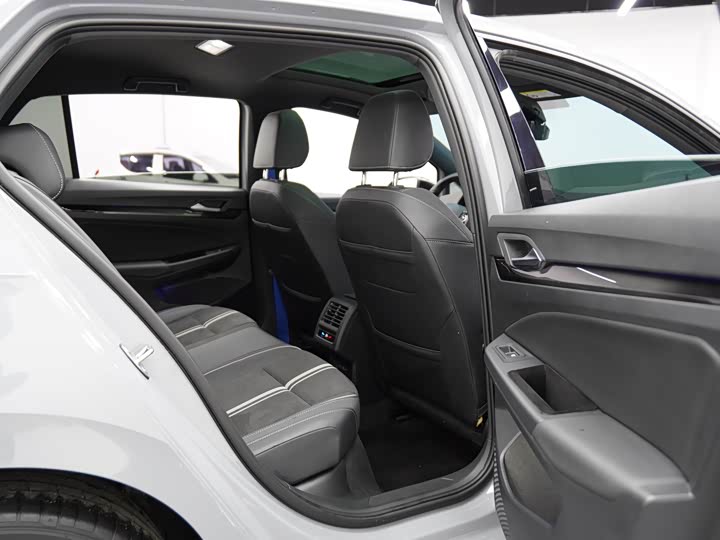 Фото 19 - Volkswagen Golf