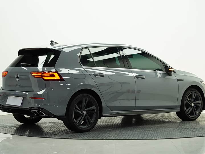 Фото 5 - Volkswagen Golf