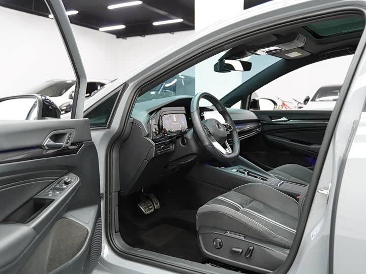 Фото 8 - Volkswagen Golf