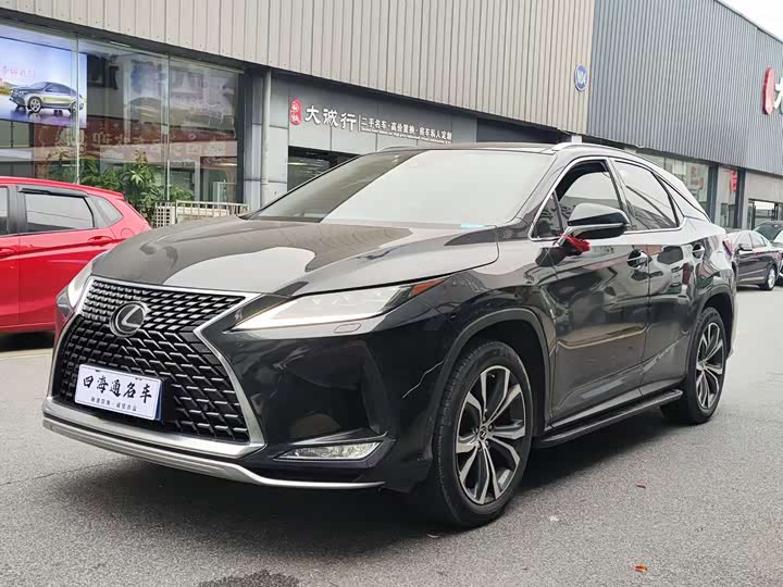 Фото 1 - Lexus RX