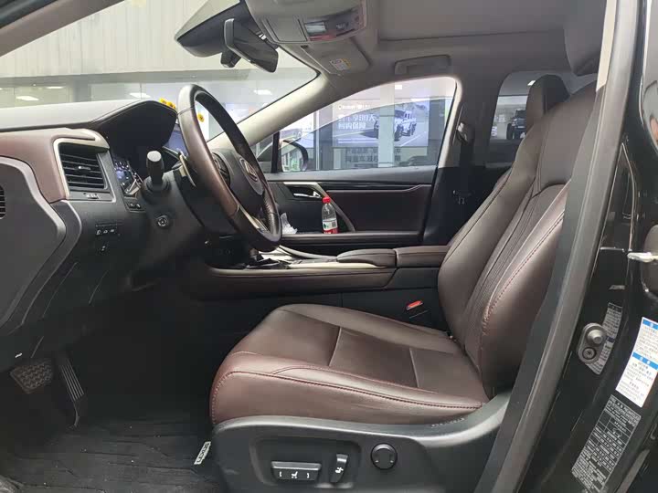 Фото 4 - Lexus RX