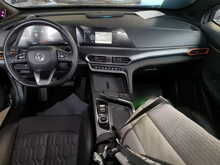 Фото 10 - Changan UNI-T