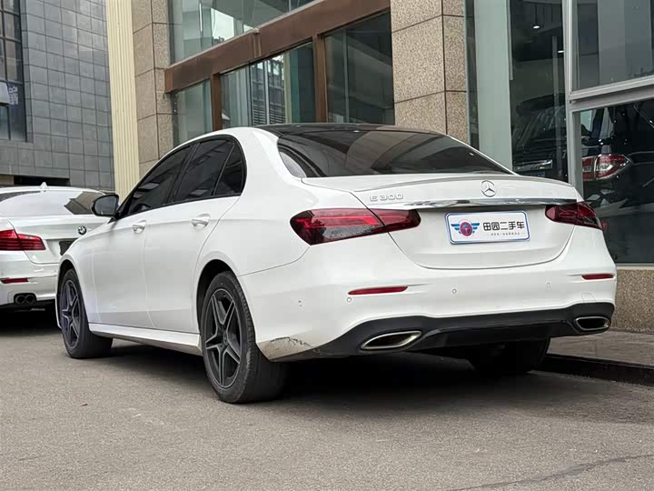 Photo 4 - Mercedes-Benz E-Class