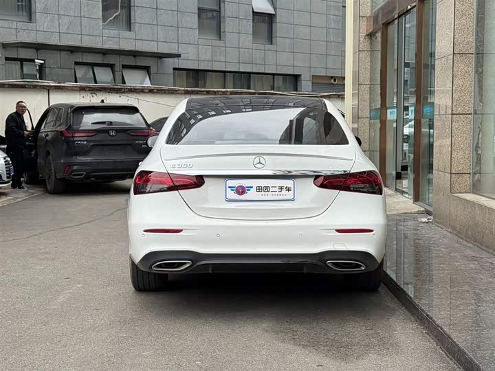 Photo 5 - Mercedes-Benz E-Class