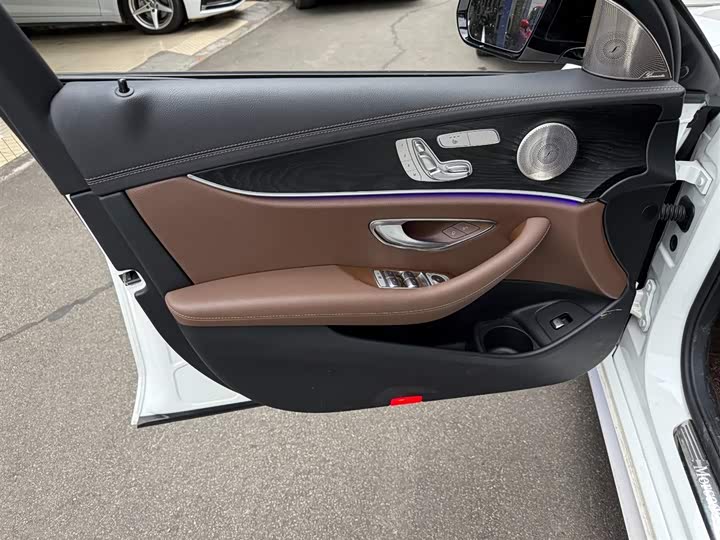 Photo 6 - Mercedes-Benz E-Class