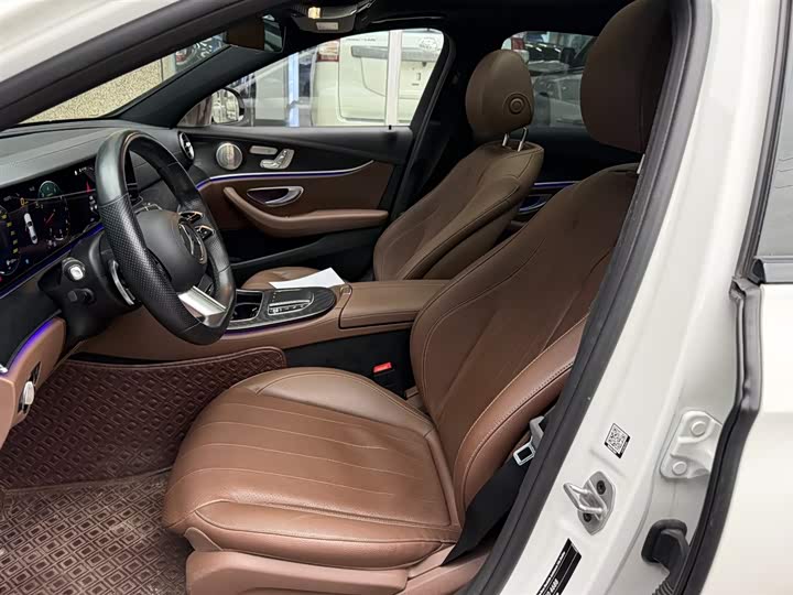 Photo 8 - Mercedes-Benz E-Class