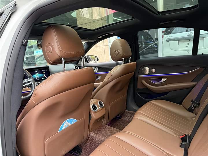 Photo 9 - Mercedes-Benz E-Class