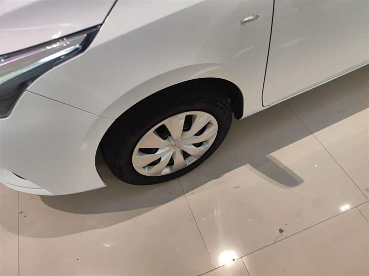 Фото 23 - Toyota Yaris L