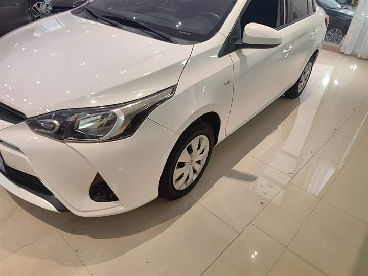 Фото 24 - Toyota Yaris L