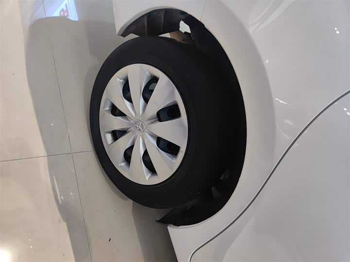 Фото 26 - Toyota Yaris L