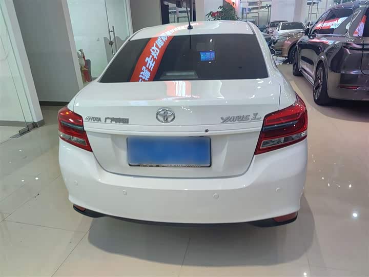 Фото 6 - Toyota Yaris L