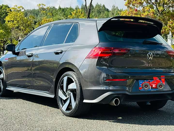 Фото 10 - Volkswagen Golf GTI