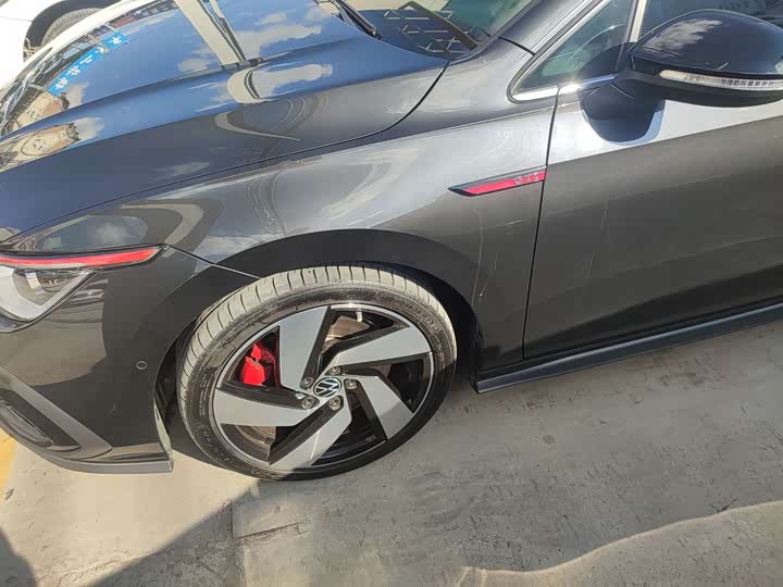 Фото 13 - Volkswagen Golf GTI