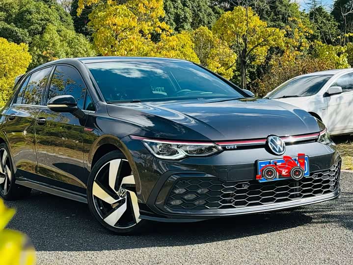 Фото 3 - Volkswagen Golf GTI