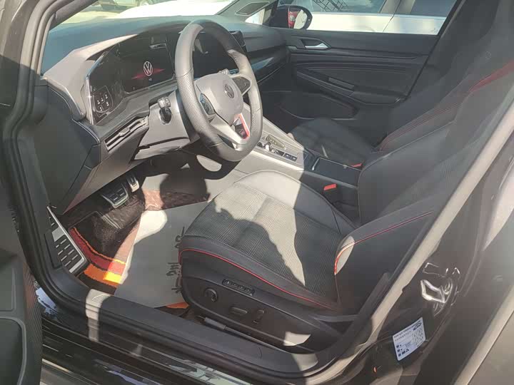 Фото 4 - Volkswagen Golf GTI