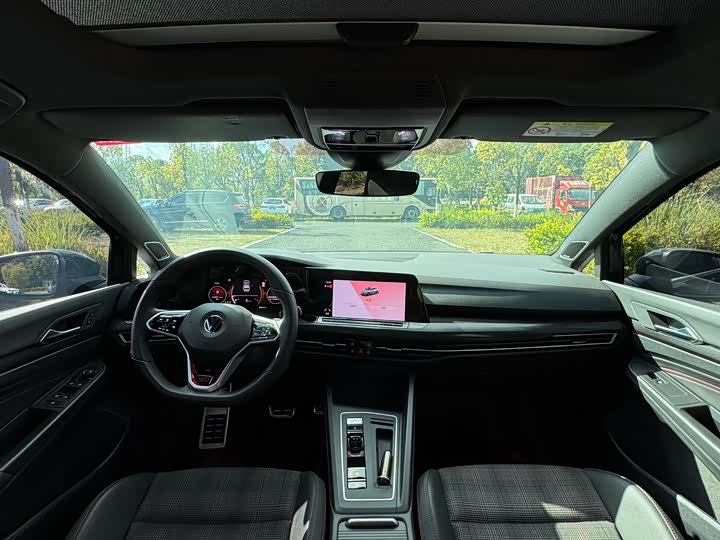 Фото 5 - Volkswagen Golf GTI