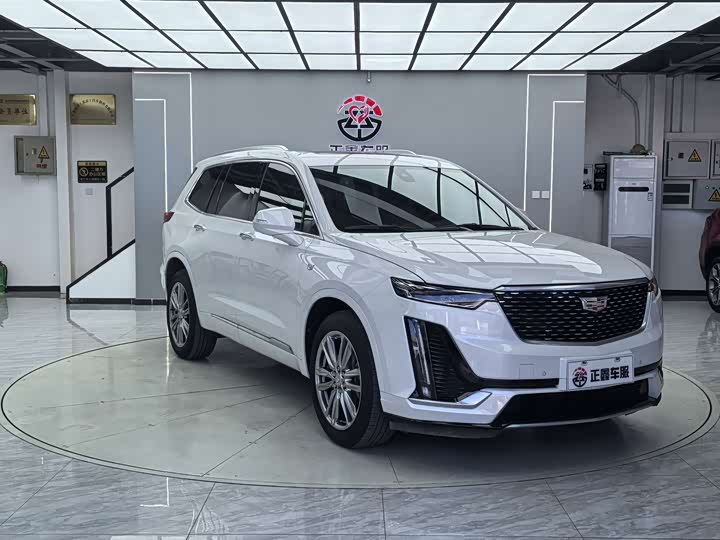Фото 3 - Cadillac XT6