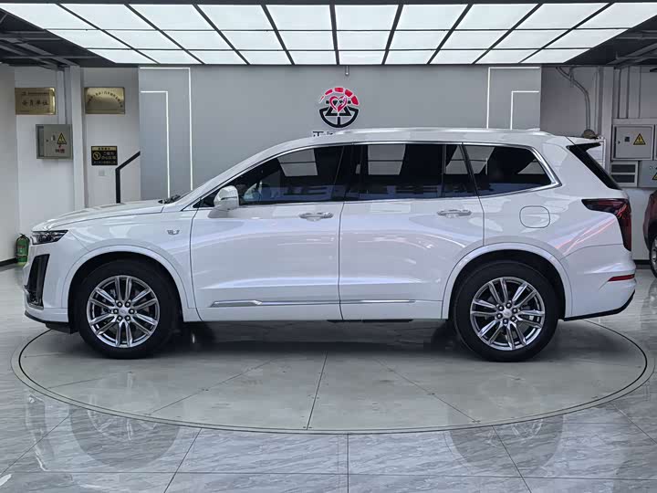 Фото 4 - Cadillac XT6