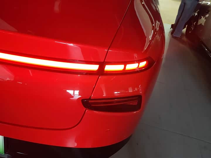 Фото 8 - XPeng P7