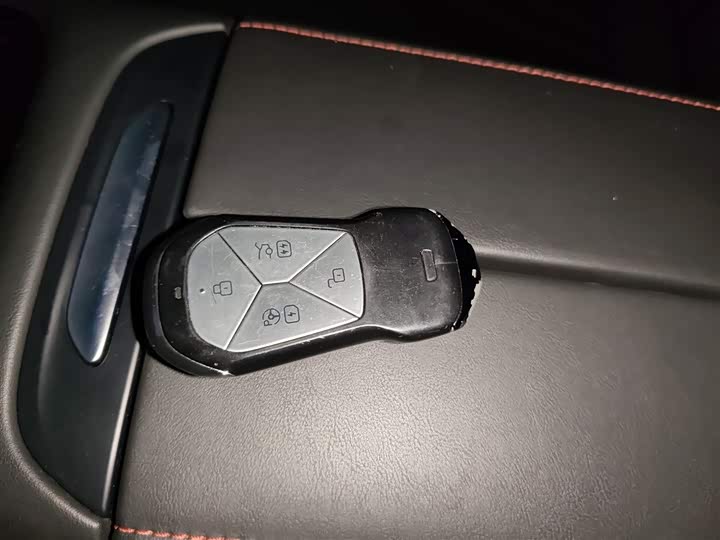 Фото 9 - XPeng P7