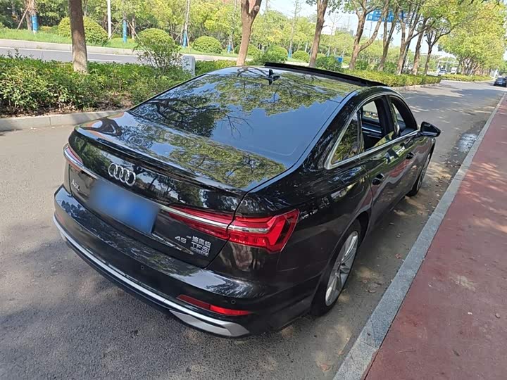 Фото 27 - Audi A6L