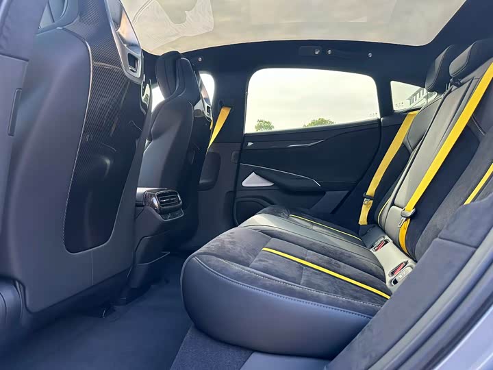 Фото 6 - Xiaomi SU7 Ultra