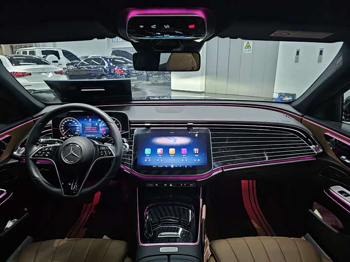 Фото 10 - Mercedes-Benz E-Class