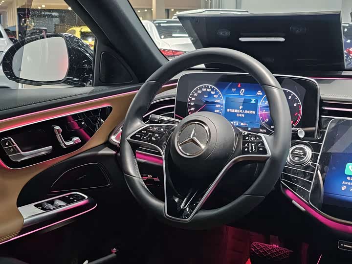 Фото 11 - Mercedes-Benz E-Class