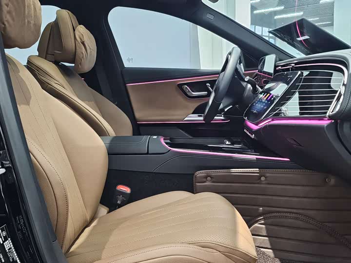 Фото 12 - Mercedes-Benz E-Class