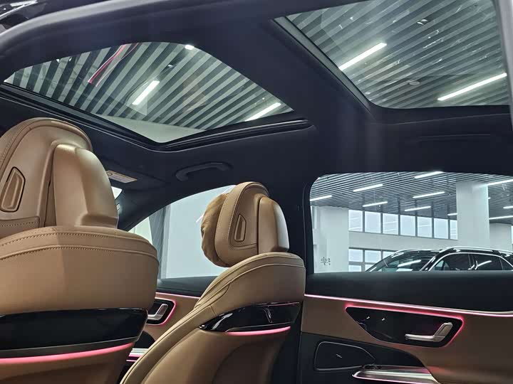 Фото 13 - Mercedes-Benz E-Class