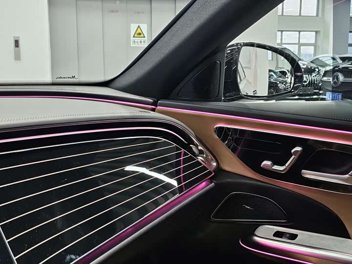 Фото 14 - Mercedes-Benz E-Class