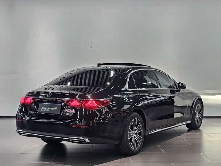 Фото 3 - Mercedes-Benz E-Class