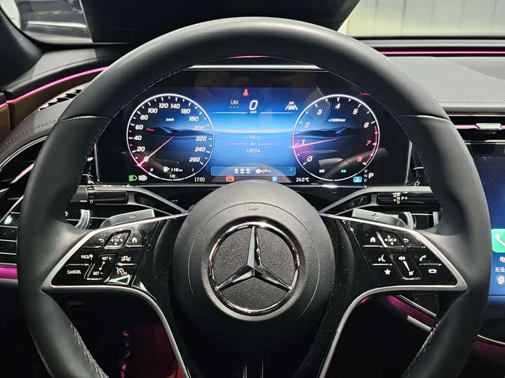 Фото 5 - Mercedes-Benz E-Class