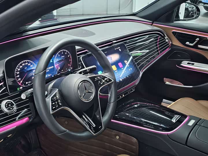 Фото 7 - Mercedes-Benz E-Class