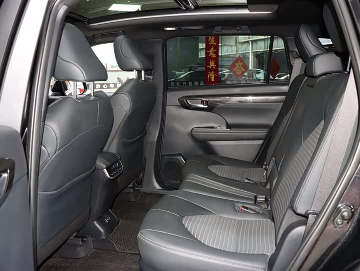 Фото 11 - Toyota Crown Kluger