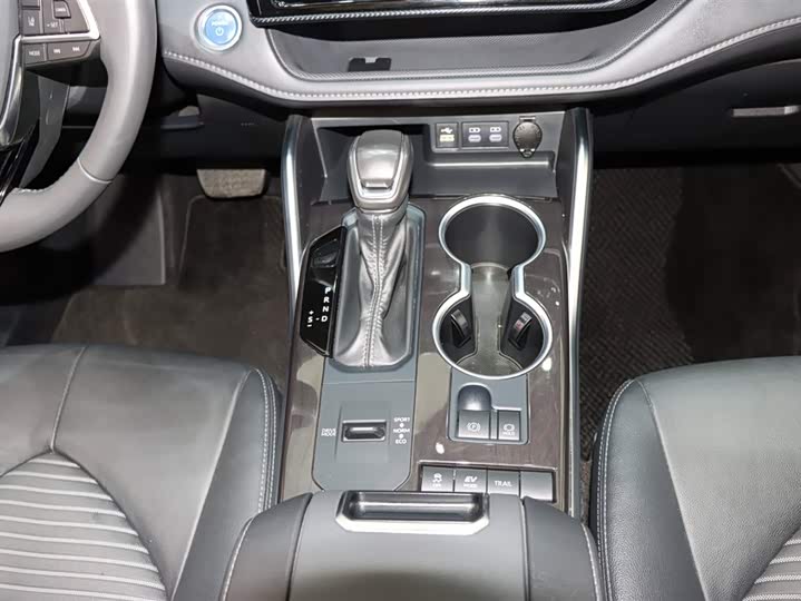 Фото 16 - Toyota Crown Kluger