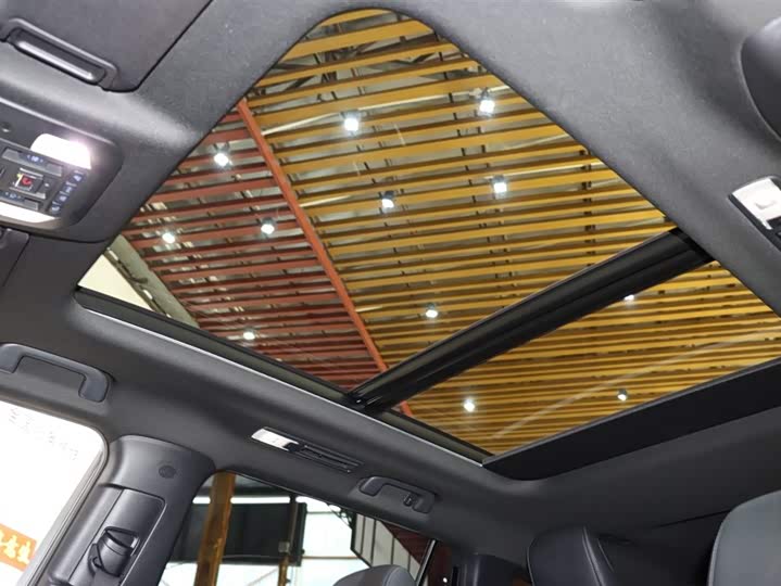 Фото 17 - Toyota Crown Kluger