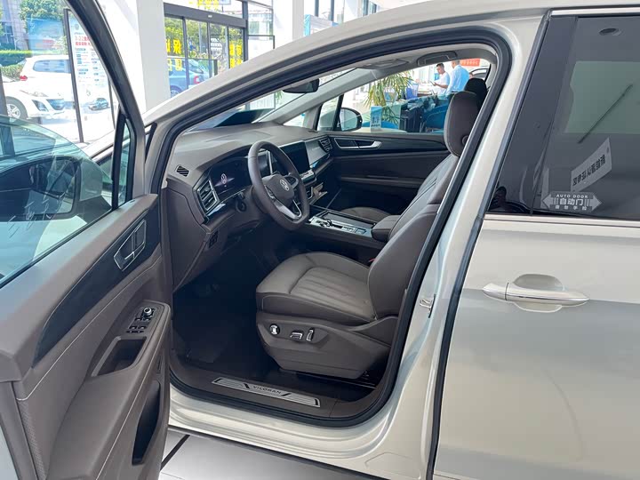 Фото 3 - Volkswagen Viloran